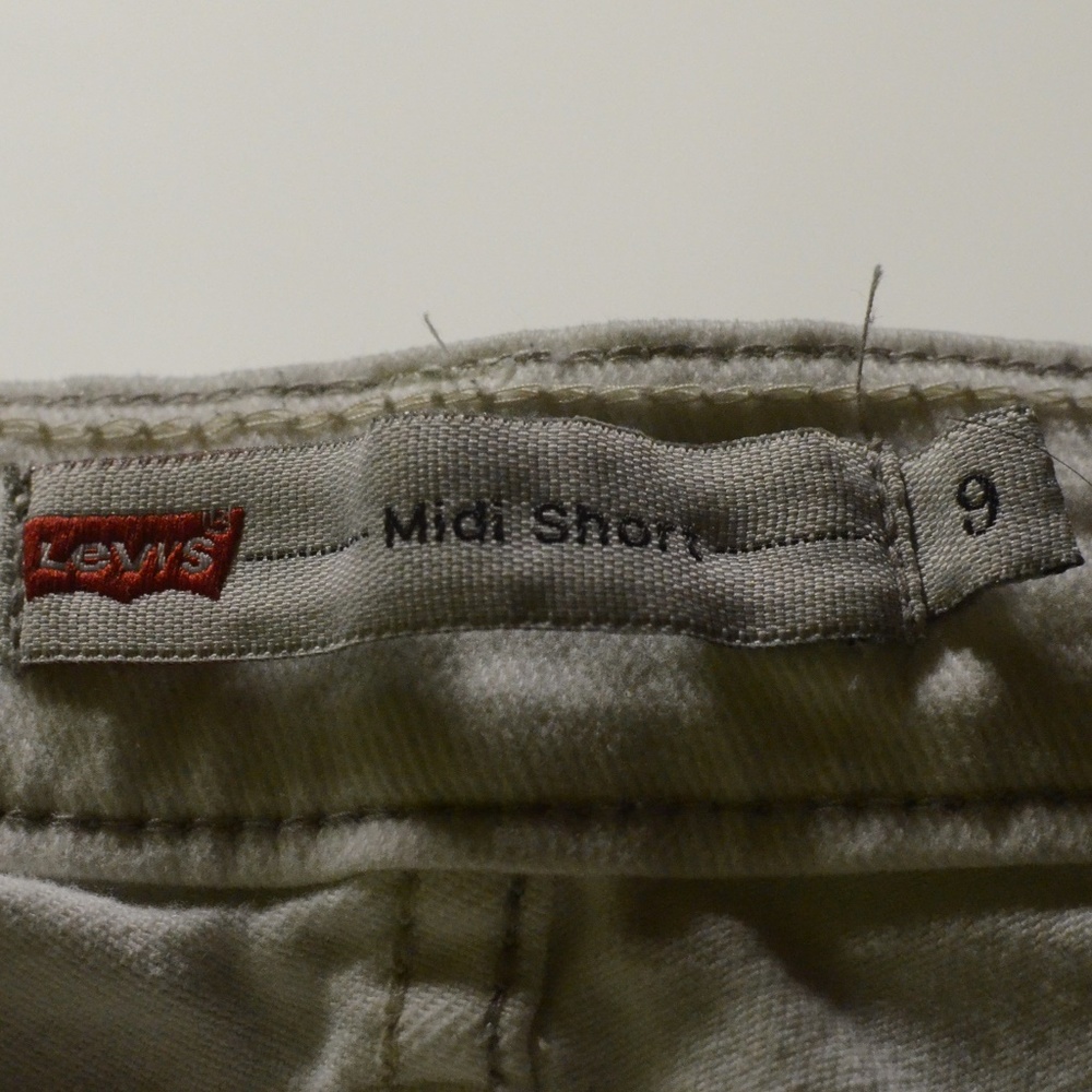 Levi's Shorts - Picture 3 of 4